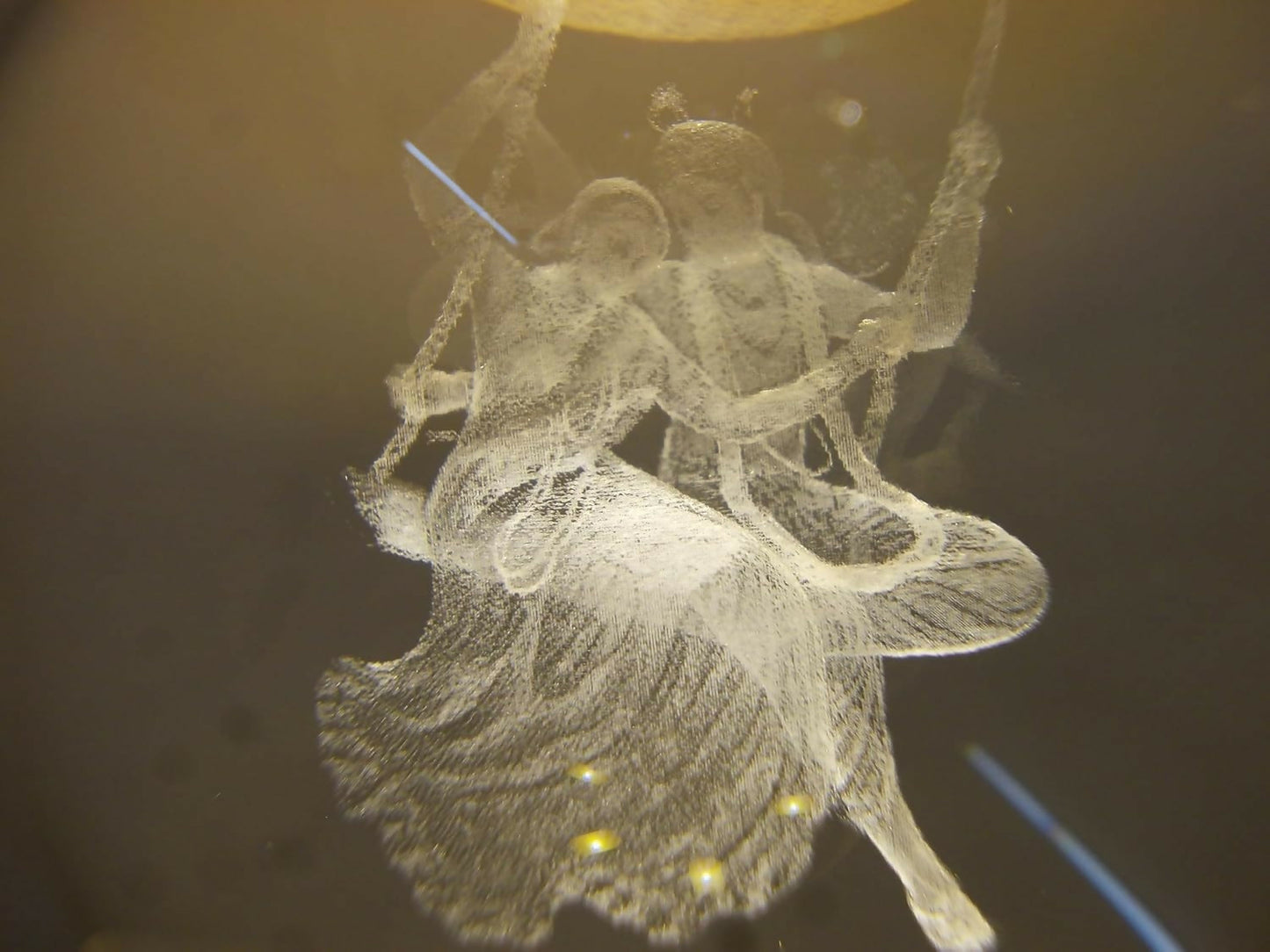 3D Engraved Crystal Ball LED Night Lamp with Romantic Couple on Swing – Warm Light Decorative Showpiece on Wooden Base – Unique Valentine’s, Anniversary, or Wedding Gift for Bedroom, Living Room & Home Décorn Base